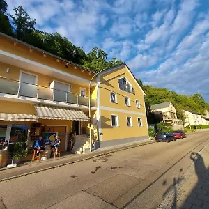 Und Zum Donaublick Guest house