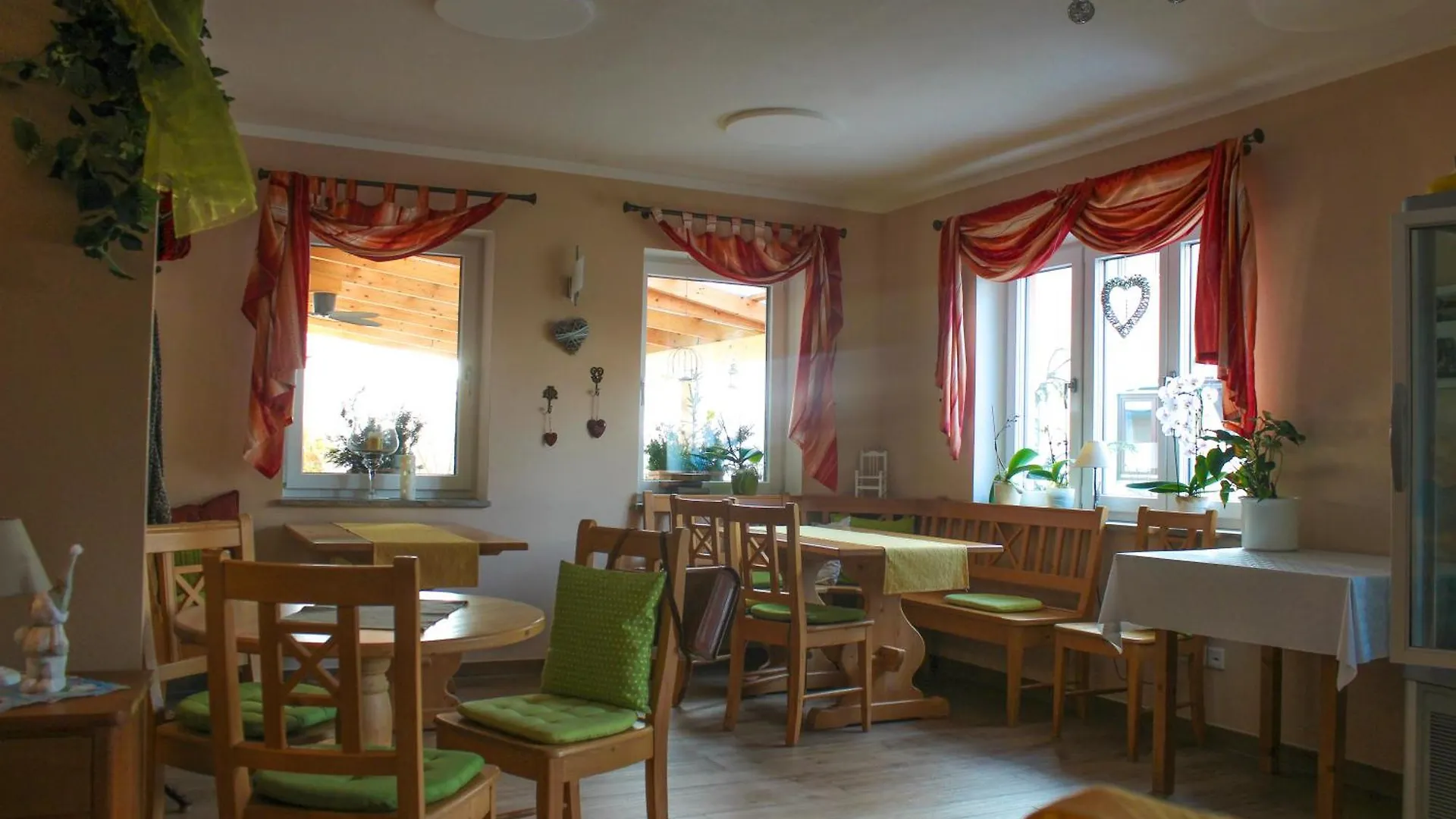 Bed & Breakfast Wirtsberg Pension & Cafe Eching